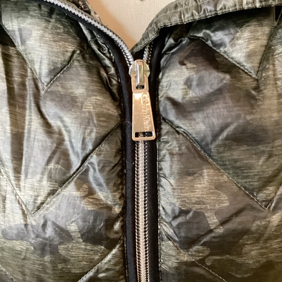 Calvin Klein Camo Performance Vest with Down Fill - Picture 4 of 6